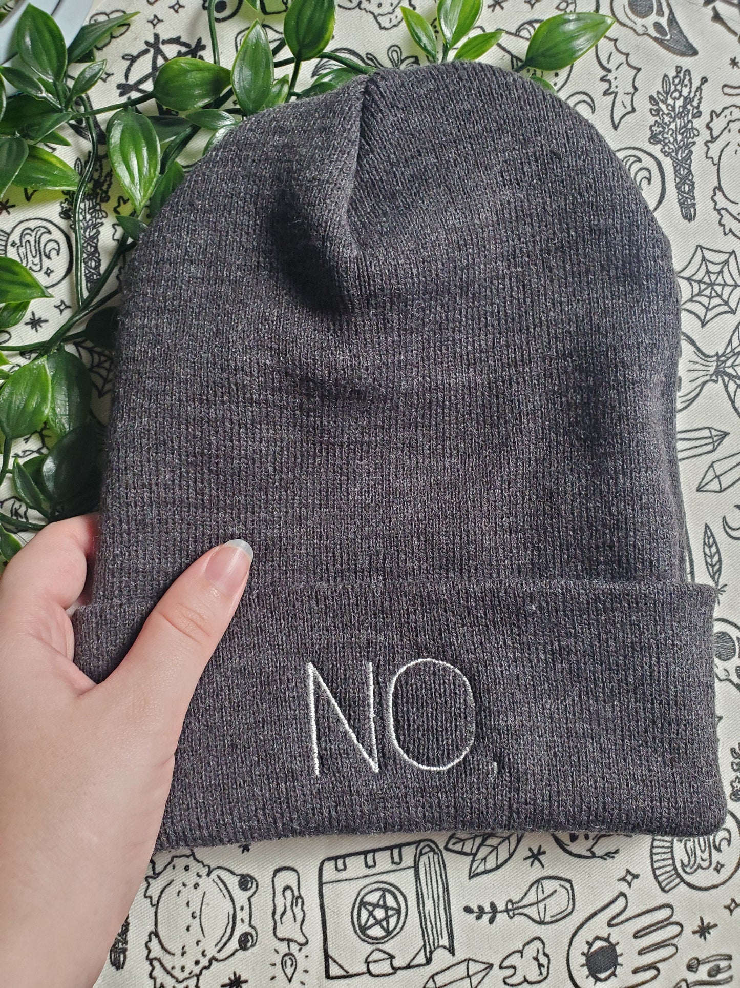 No. embroidered beanie hat, large size
