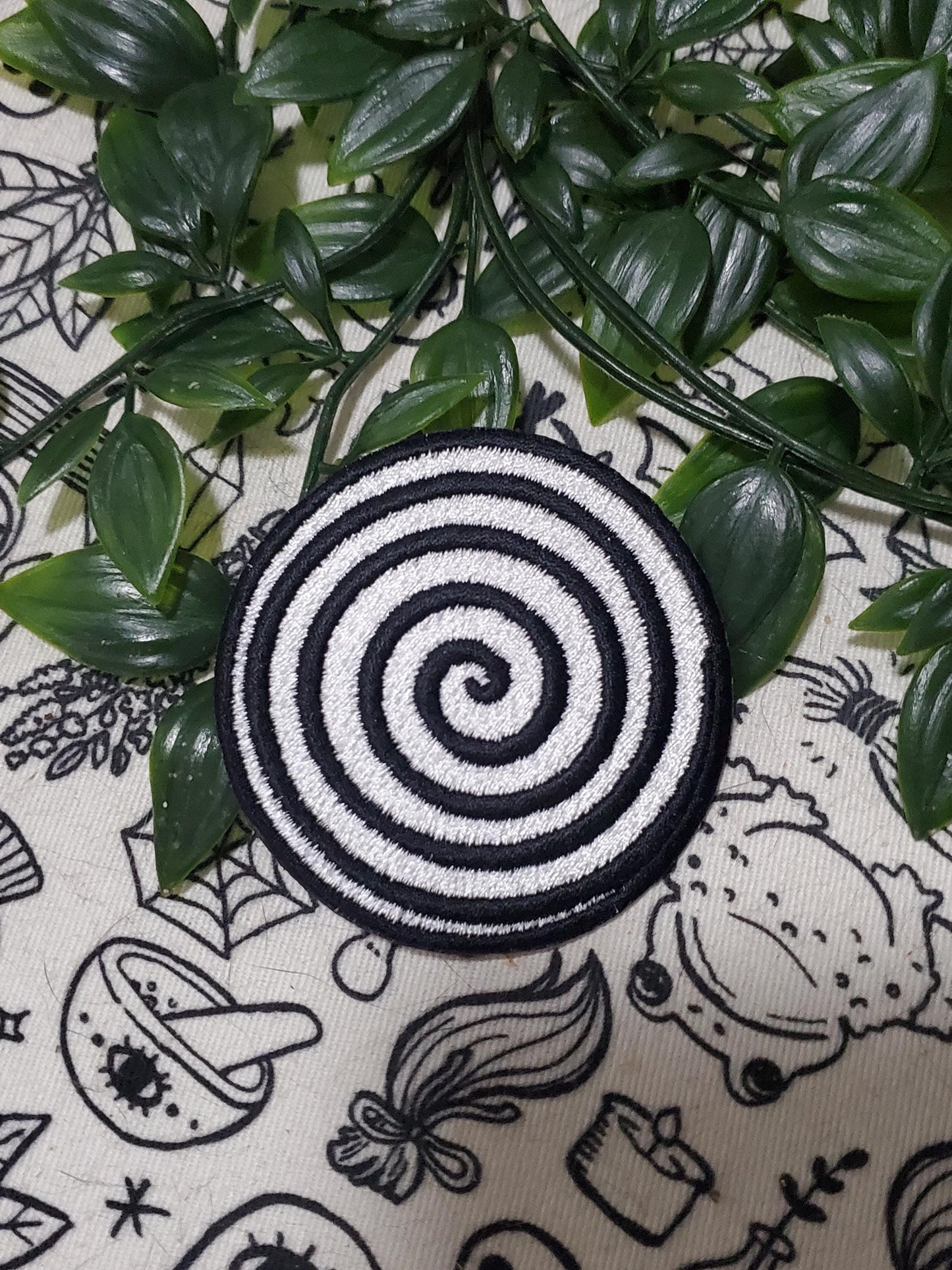 Spiral black and white patch