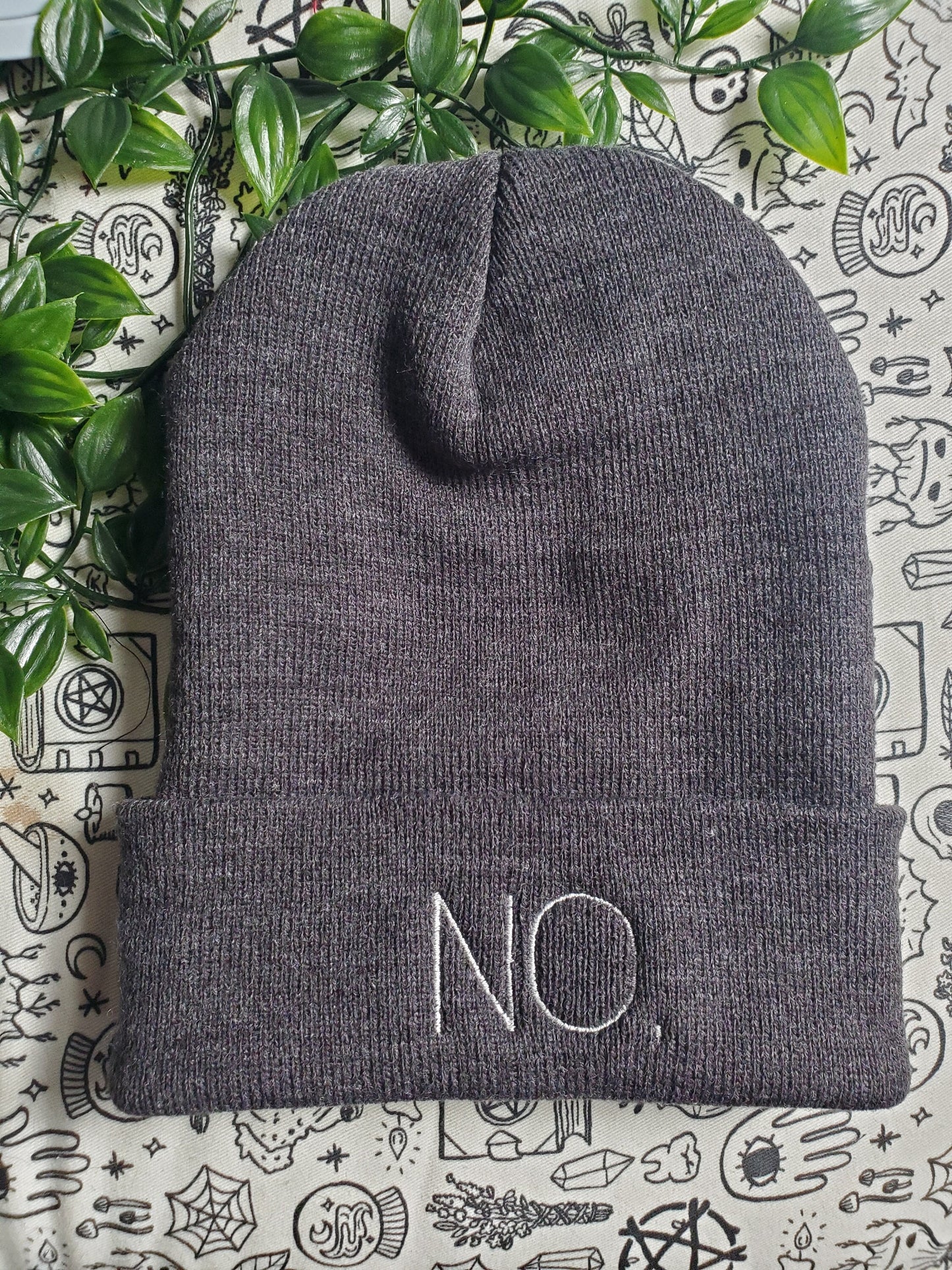 No. embroidered beanie hat, large size