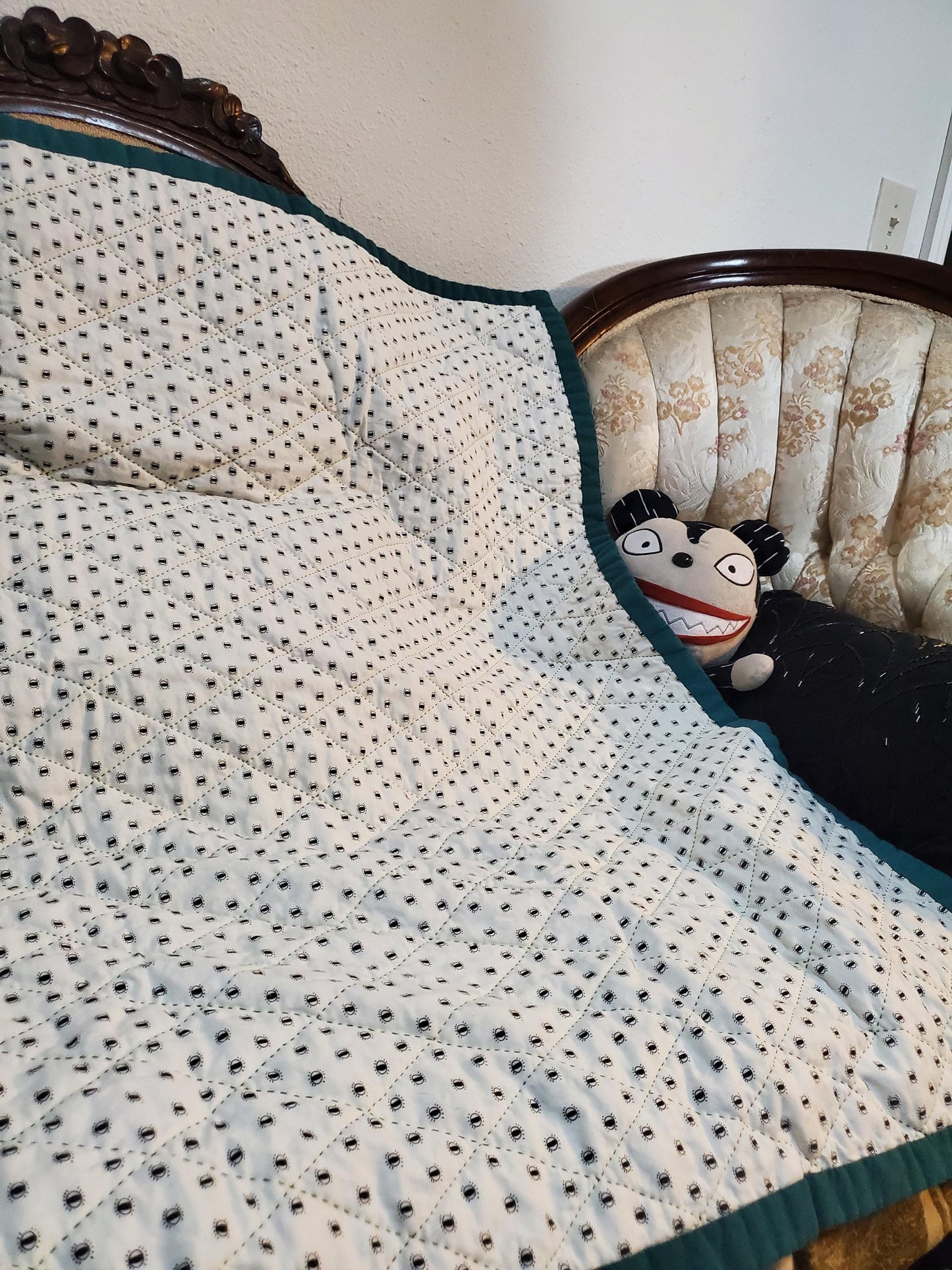 Halloween quilt, Hand sewn quilt, eyeball quilt, wholecloth quilt, throw quilt