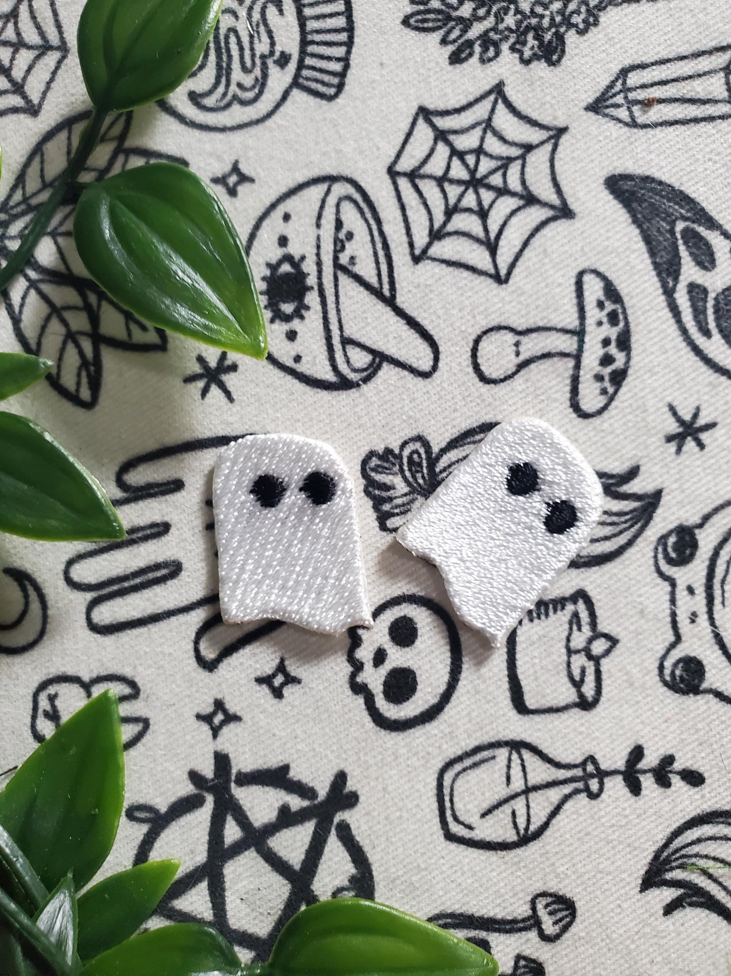 Mini ghost patch, iron on, sew on embroidered patch
