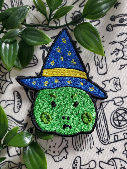Grumpy wizard frogs patch, iron on embroidered frog patch