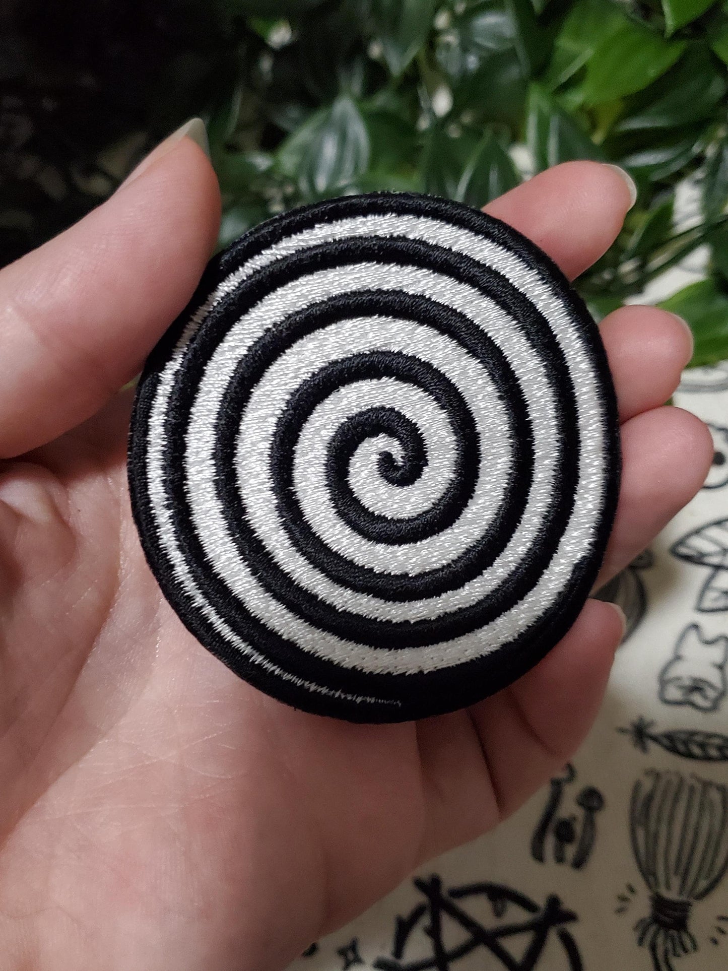 Spiral black and white patch