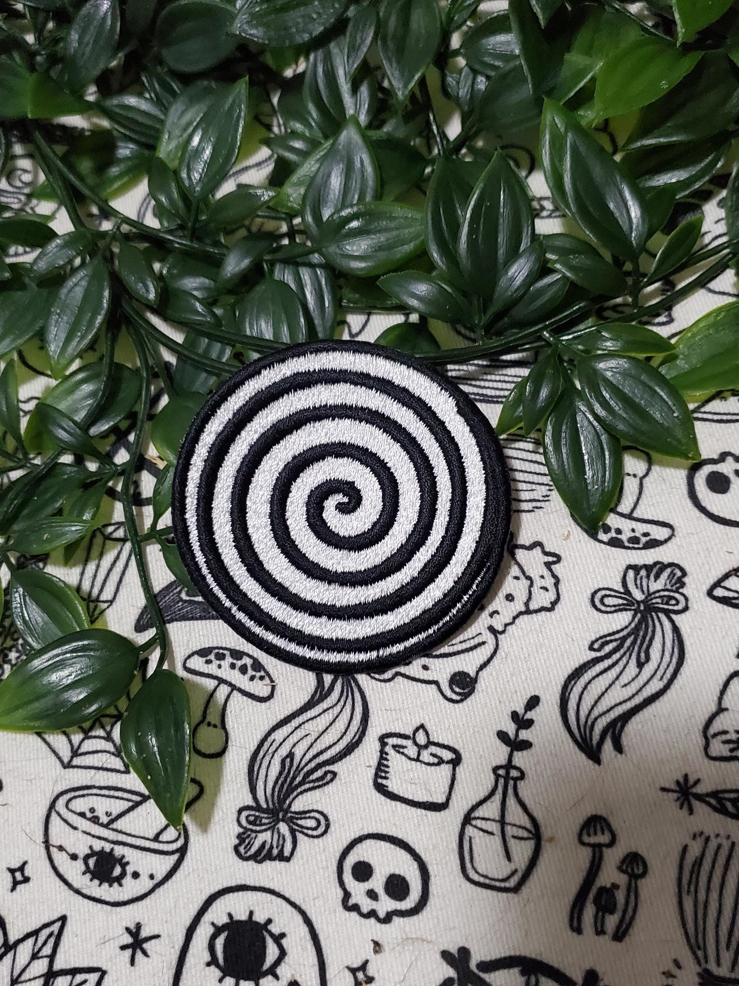 Spiral black and white patch