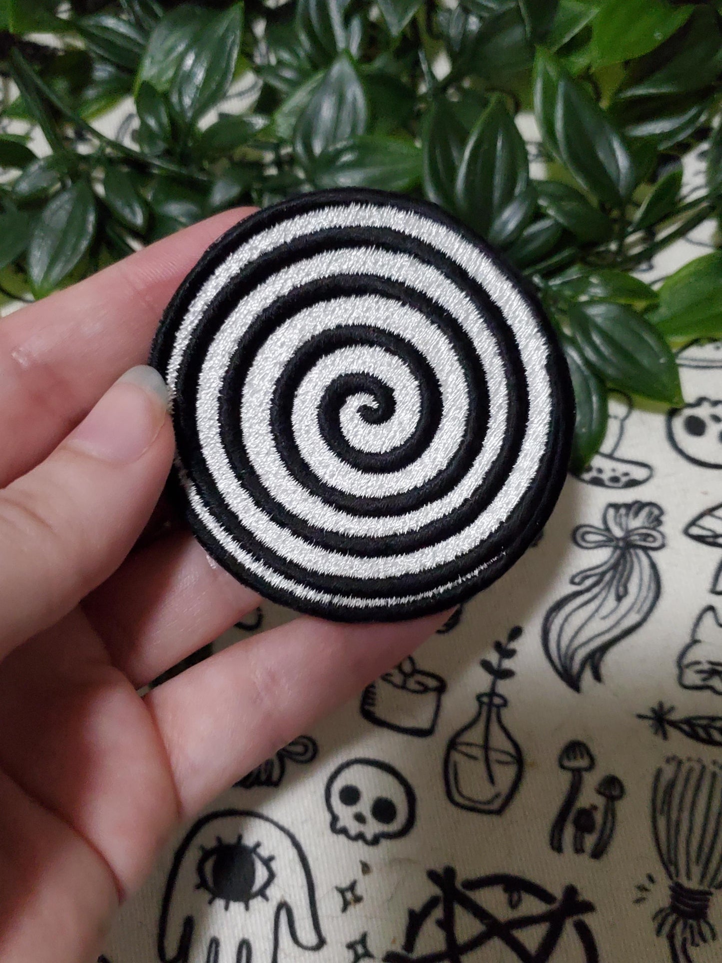 Spiral black and white patch